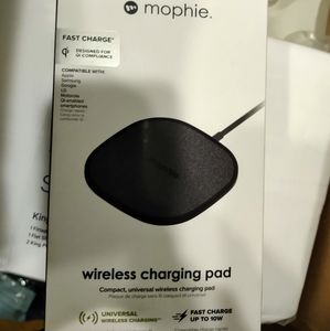 𝅺NWT Verizon wireless charging pad